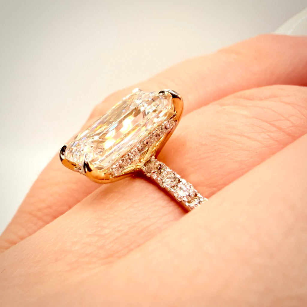 6,01 ct Emerald Cut -timanttisormus – E/VS1 – 18K keltakulta – IGI