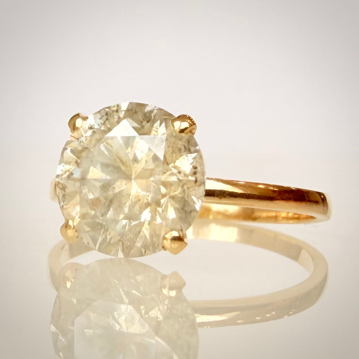Luonnontimanttisormus noin 2,51 ct – Solitaire – 18K keltakulta etuviisto