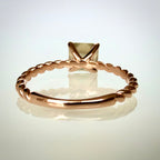 1,56 ct Asscher-luonnontimanttisormus – Fancy Green Yellow – 14K ruusukulta takaa
