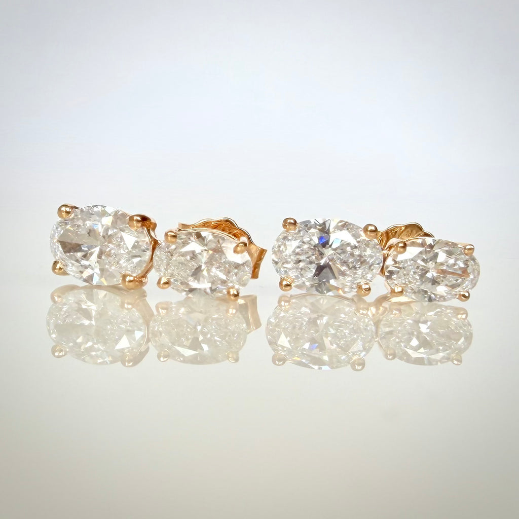 2,23 ct liikkuvat ovaalitimanttikorvakorut edestä vaakatasossa