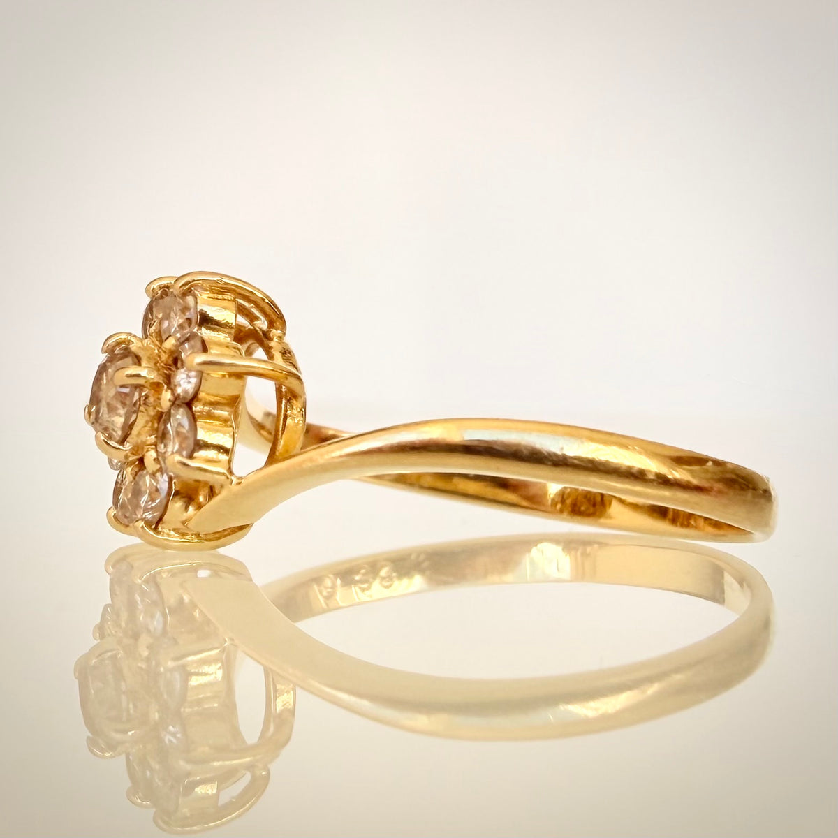 18K Keltakultainen Vintage Flower Cluster -timanttisormus 0,38 ct – Luonnontimantit sivulta