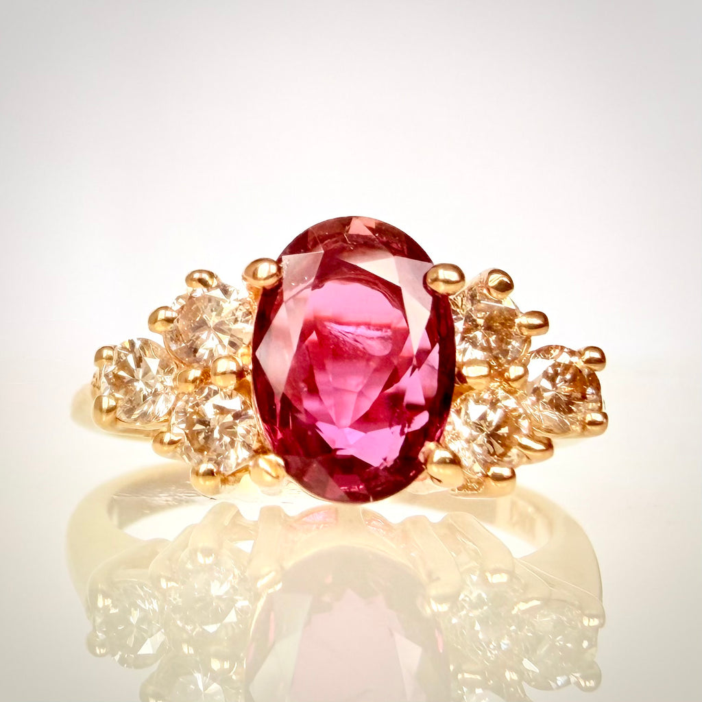 Luonnonrubiini- ja timanttisormus 1,15 ct – 14K keltakulta, HRD edestä
