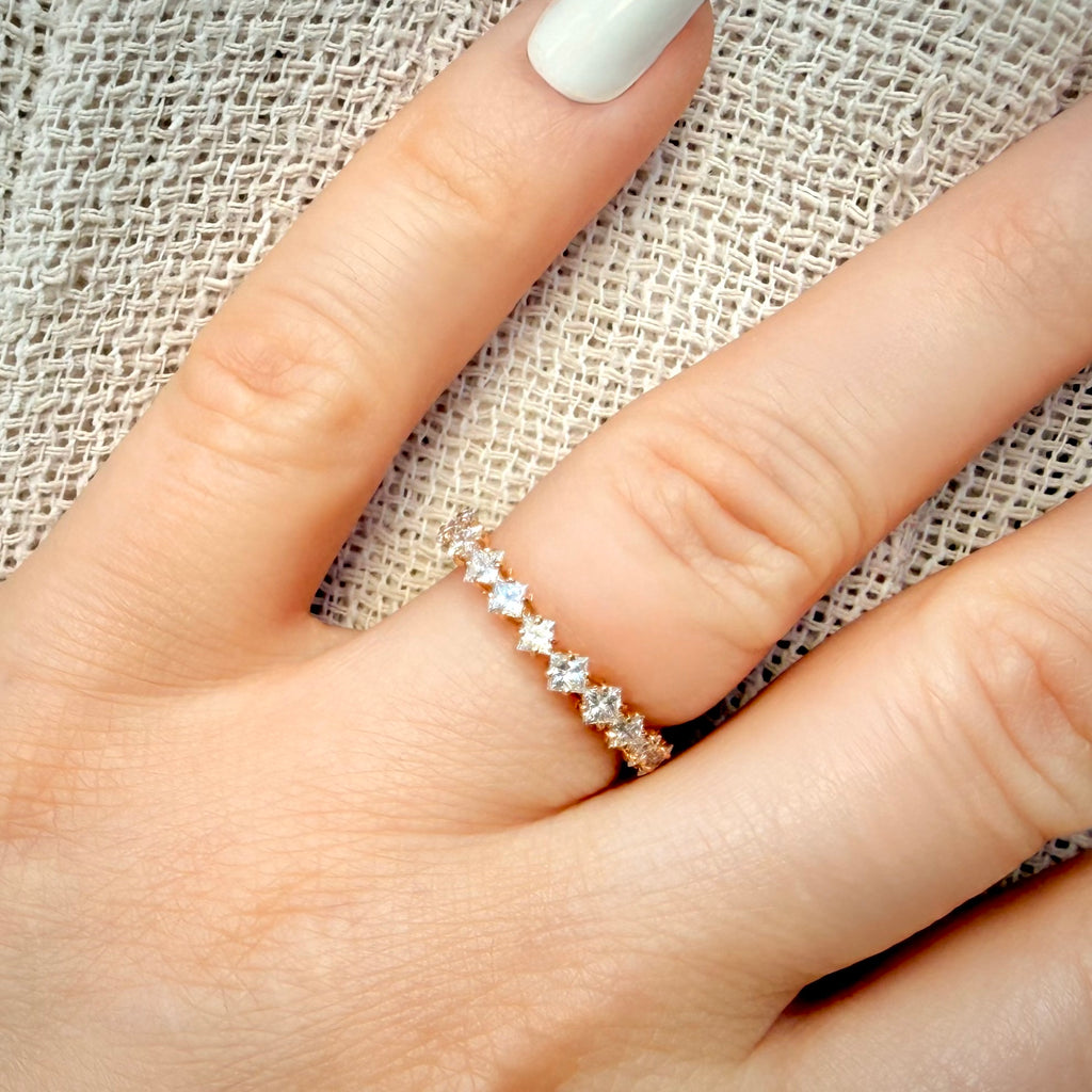 1,71 ct Princess eternity-timanttisormus sormessa 2