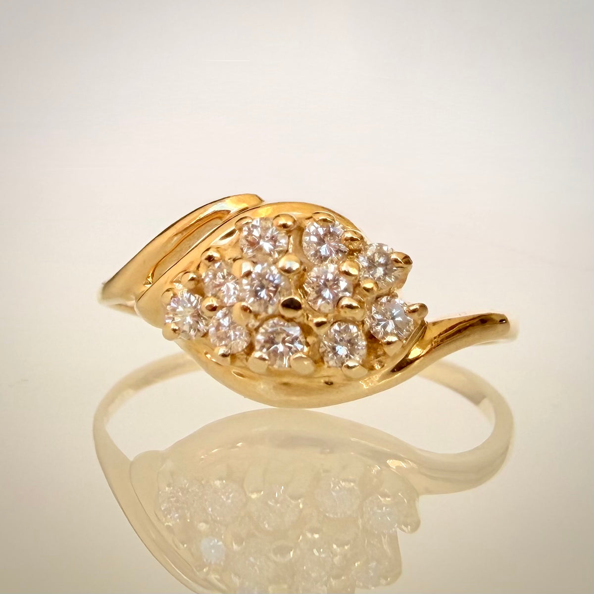 Vintage 14K kultainen timanttisormus 0,20 ct etuviistosta
