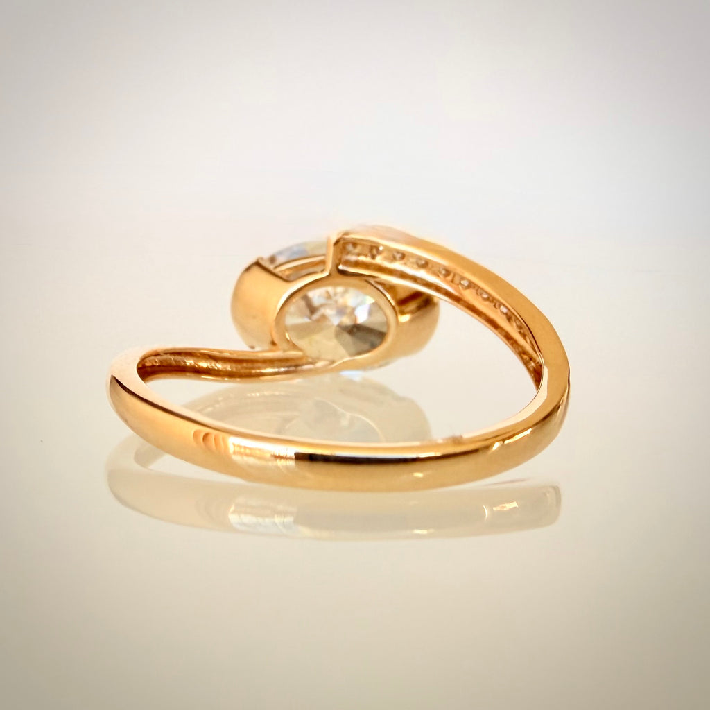 2,80 ct East–West ovaali-timanttisormus – F–G/VS – 14K keltakulta – HRD takaa