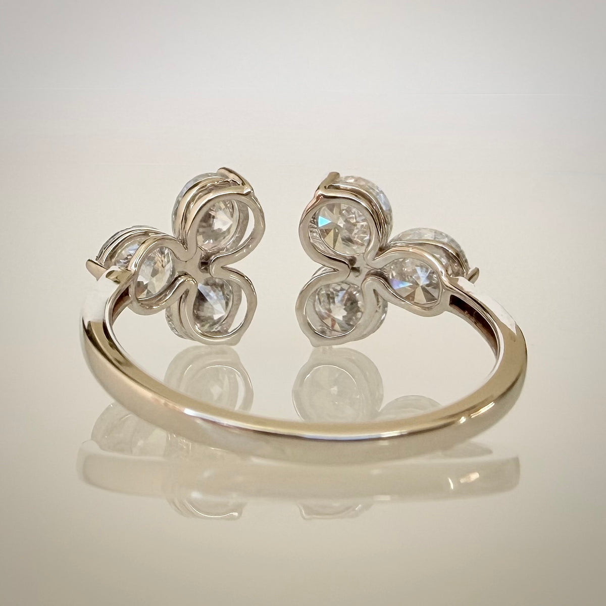 2,17 ct Open Cluster Timanttisormus – 14K Valkokulta takaa