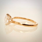 VK Signature Hidden Halo Crown – timanttisormus 1,11 ct, 14K keltakulta sivulta
