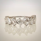 14K valkokultainen timanttisormus 2,01 ct – Emerald Cut – E–F/VVS – HRD edestä