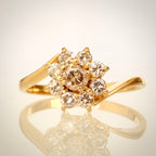 18K Keltakultainen Vintage Flower Cluster -timanttisormus 0,38 ct – Luonnontimantit etuviistosta
