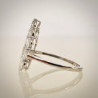 2,08 ct Open Halo -timanttisormus – 14K Valkokulta sivulta