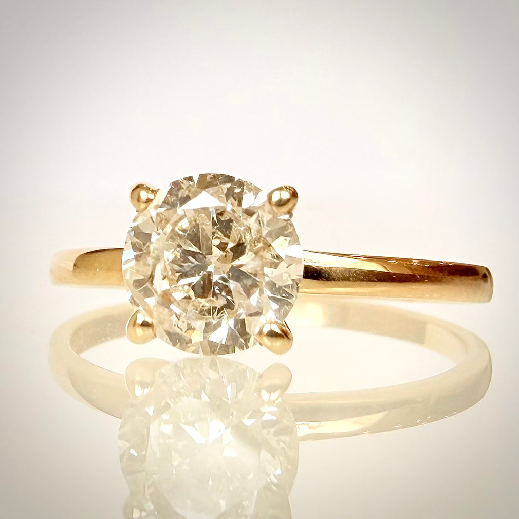Luonnontimanttisormus noin 1,01 ct – Solitaire – 14K keltakulta etuviistosta