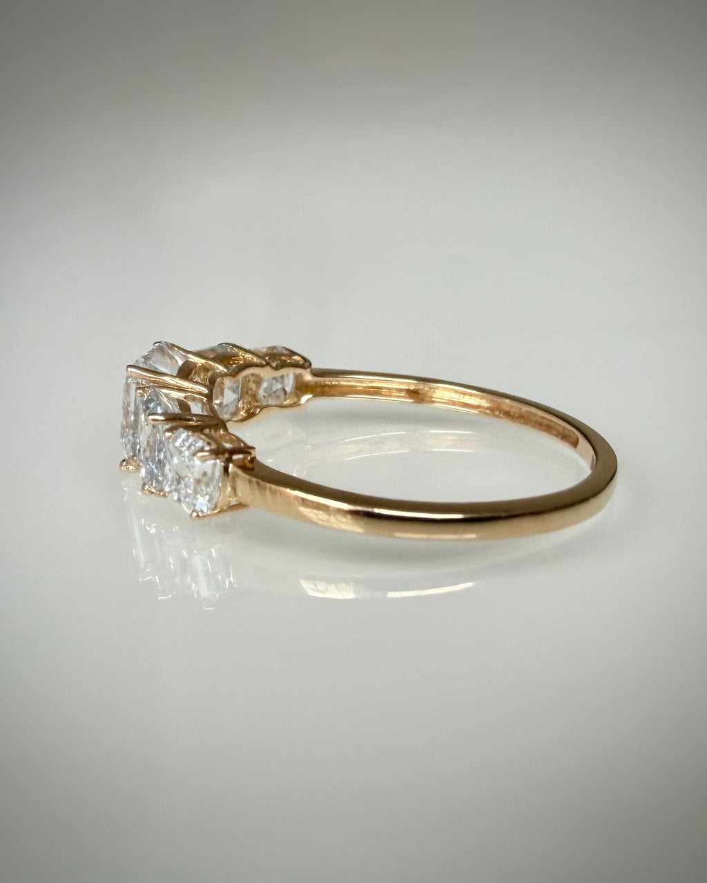 Timanttisormus 2,30 ct:n Asscher 5-Stone 14k keltakulta