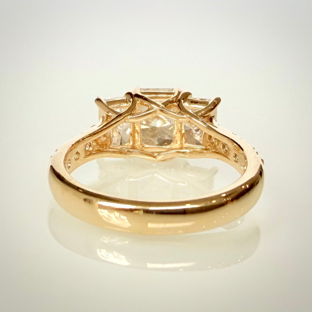 3,01 ct Radiant Trilogy -timanttisormus – 14K keltakulta – IGI