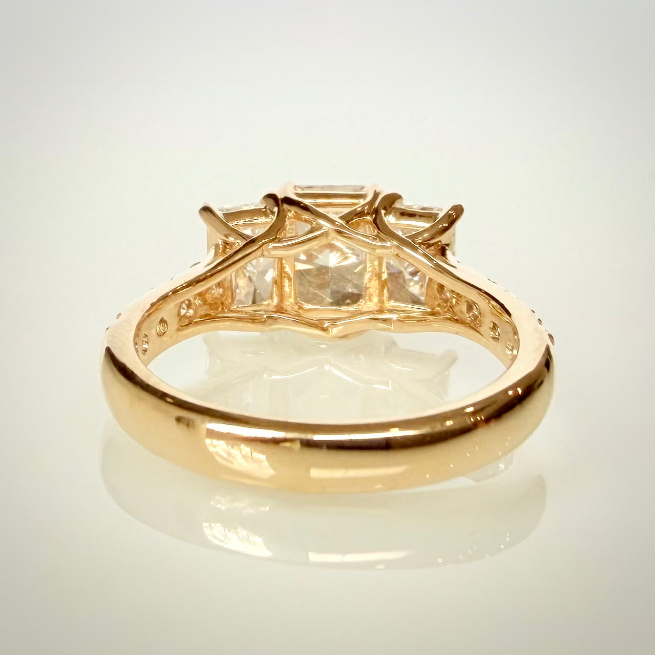 3,01 ct Radiant Trilogy -timanttisormus – 14K keltakulta – IGI