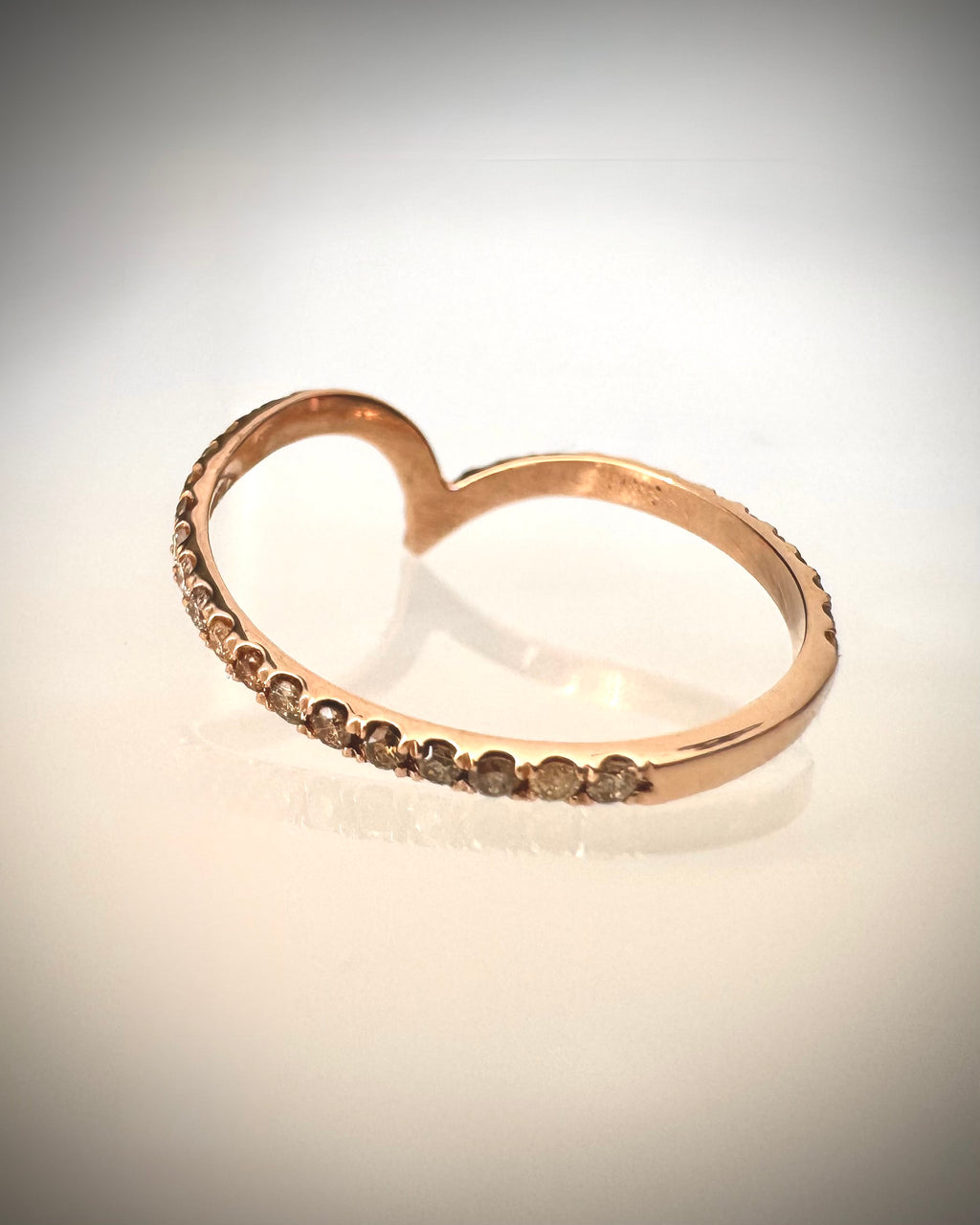 14K ruusukultainen V-mallinen timanttisormus 0,33 ct
