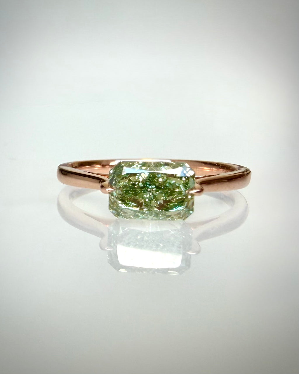 1,19 ct Fancy Vivid Green timanttisormus 14K ruusukulta
