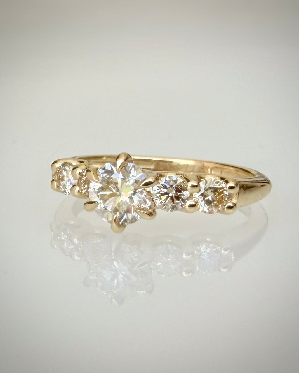 Luonnontimanttisormus 0,87 ct 14K keltakulta