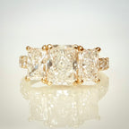 3,01 ct Radiant Trilogy -timanttisormus – 14K keltakulta – IGI