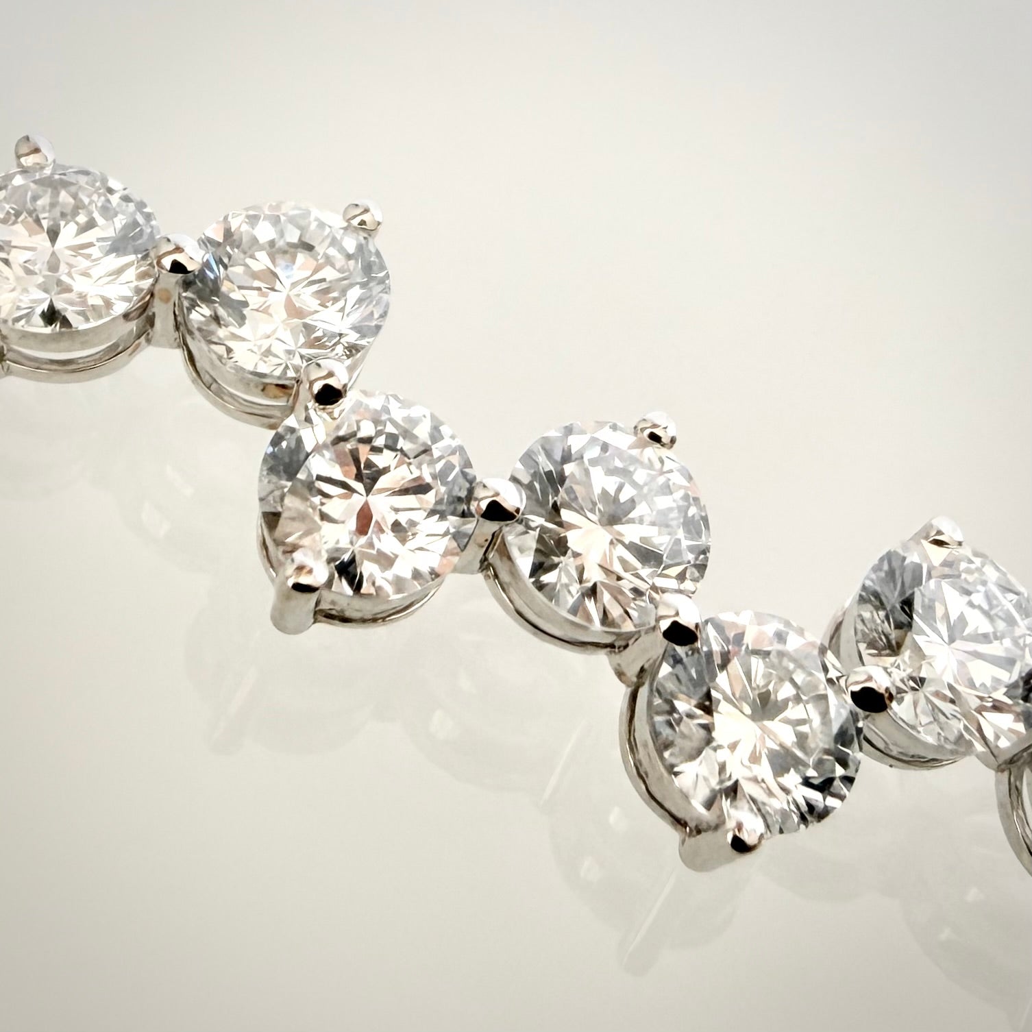 14 kt valkokultainen timanttirannekoru 2,63 ct – HRD
