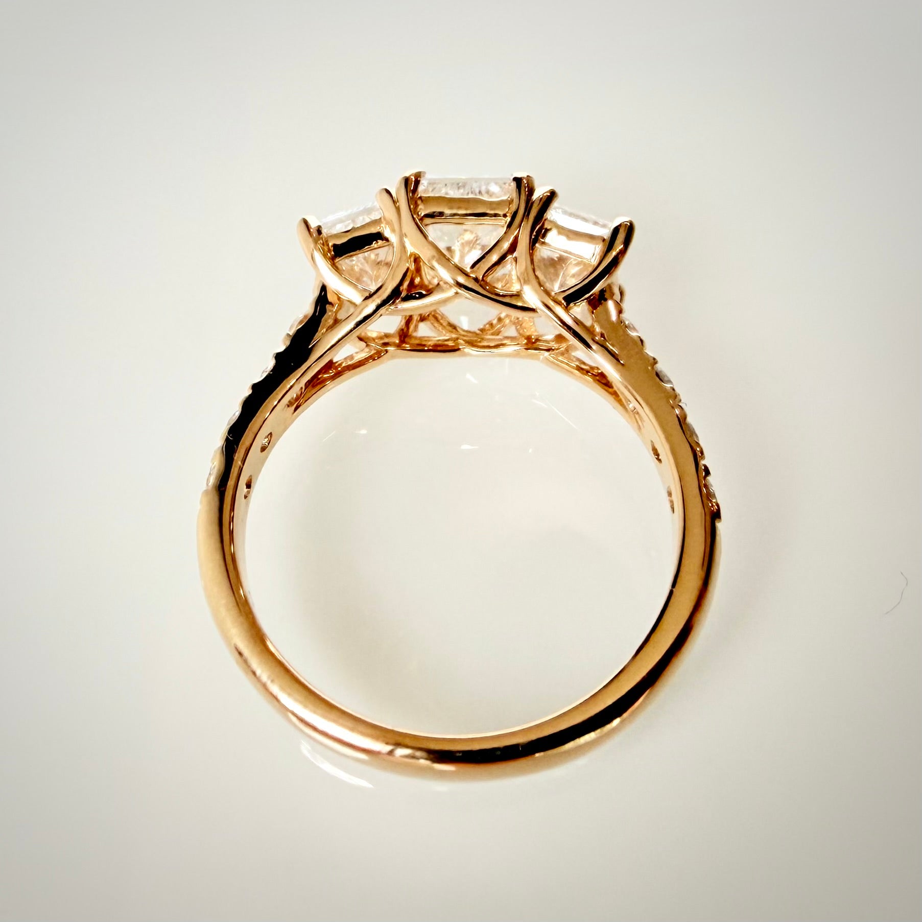 3,01 ct Radiant Trilogy -timanttisormus – 14K keltakulta – IGI