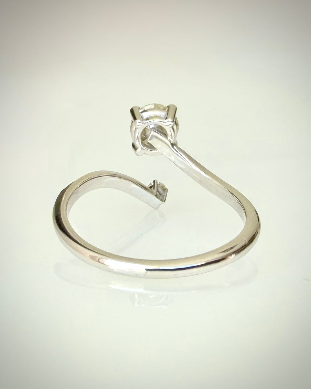 14K Valkokultainen Luonnontimanttisormus 0,76 ct