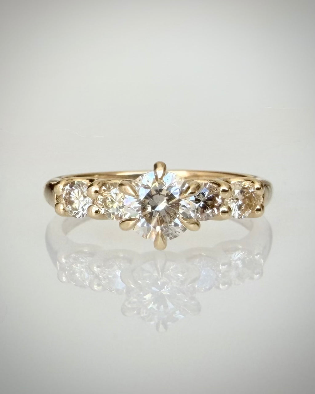 Luonnontimanttisormus 0,87 ct 14K keltakulta