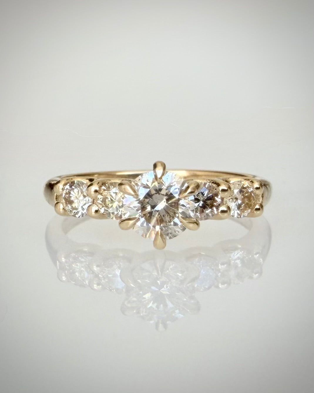Luonnontimanttisormus 0,87 ct 14K keltakulta