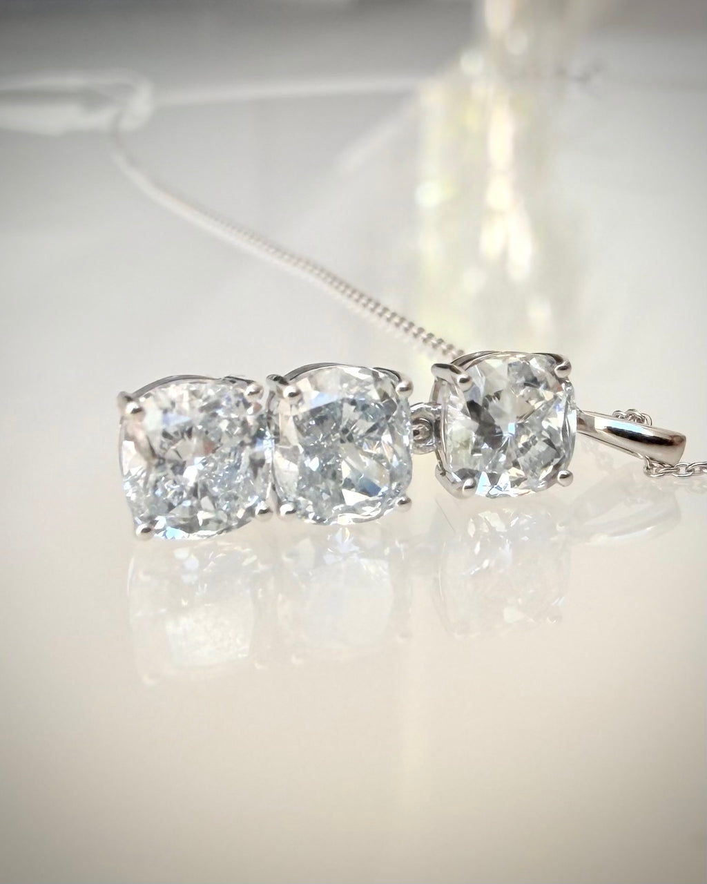14K Valkokultainen Timanttiriipus 2,00 ct & 14K Valkokultaketju
