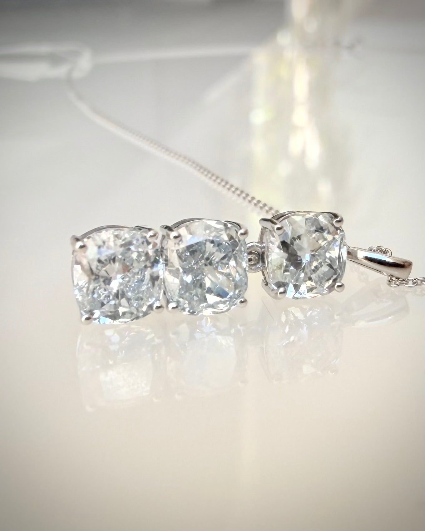 14K Valkokultainen Timanttiriipus 2,00 ct & 14K Valkokultaketju