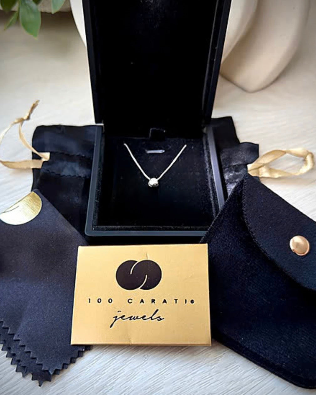18k valkokultainen timanttikaulakoru 0,03 ct