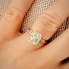 3,21 ct Cushion modified brilliant -timanttisormus 14K keltakultaa