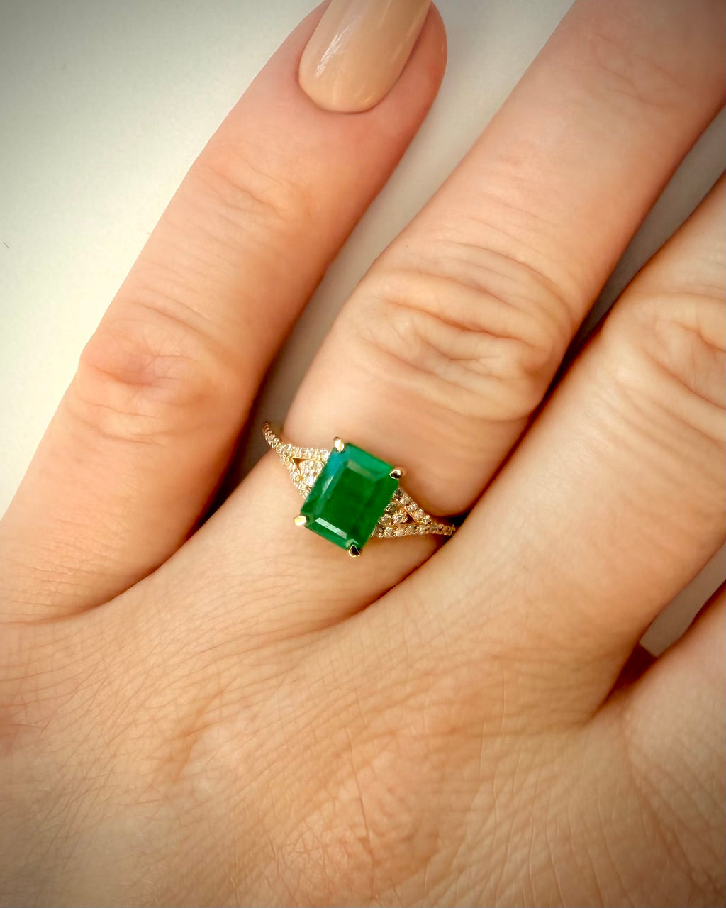 14k luonnonsmaragdisormus 1,61 ct