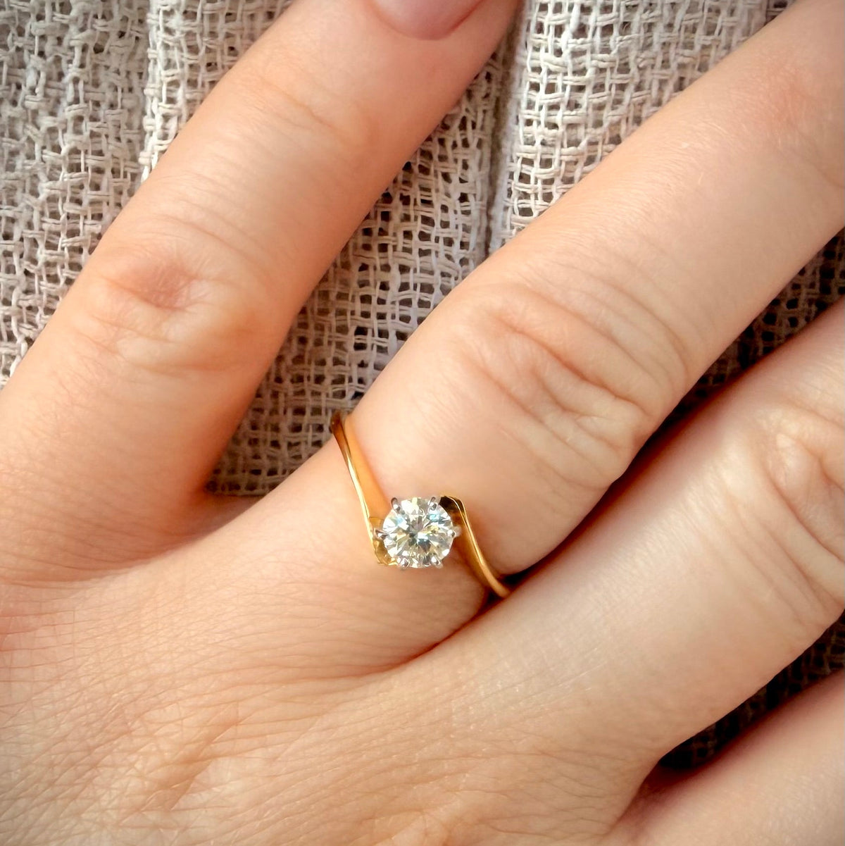 0,50 ct luonnontimanttisormus 18K kelta- ja valkokultaa