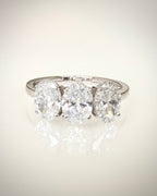 14K valkokultainen ovaali trilogy-timanttisormus 2,24 ct