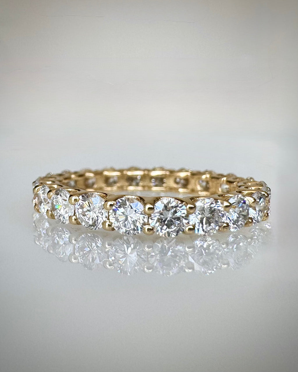 14K kultainen eternity-timanttisormus 2,18 ct