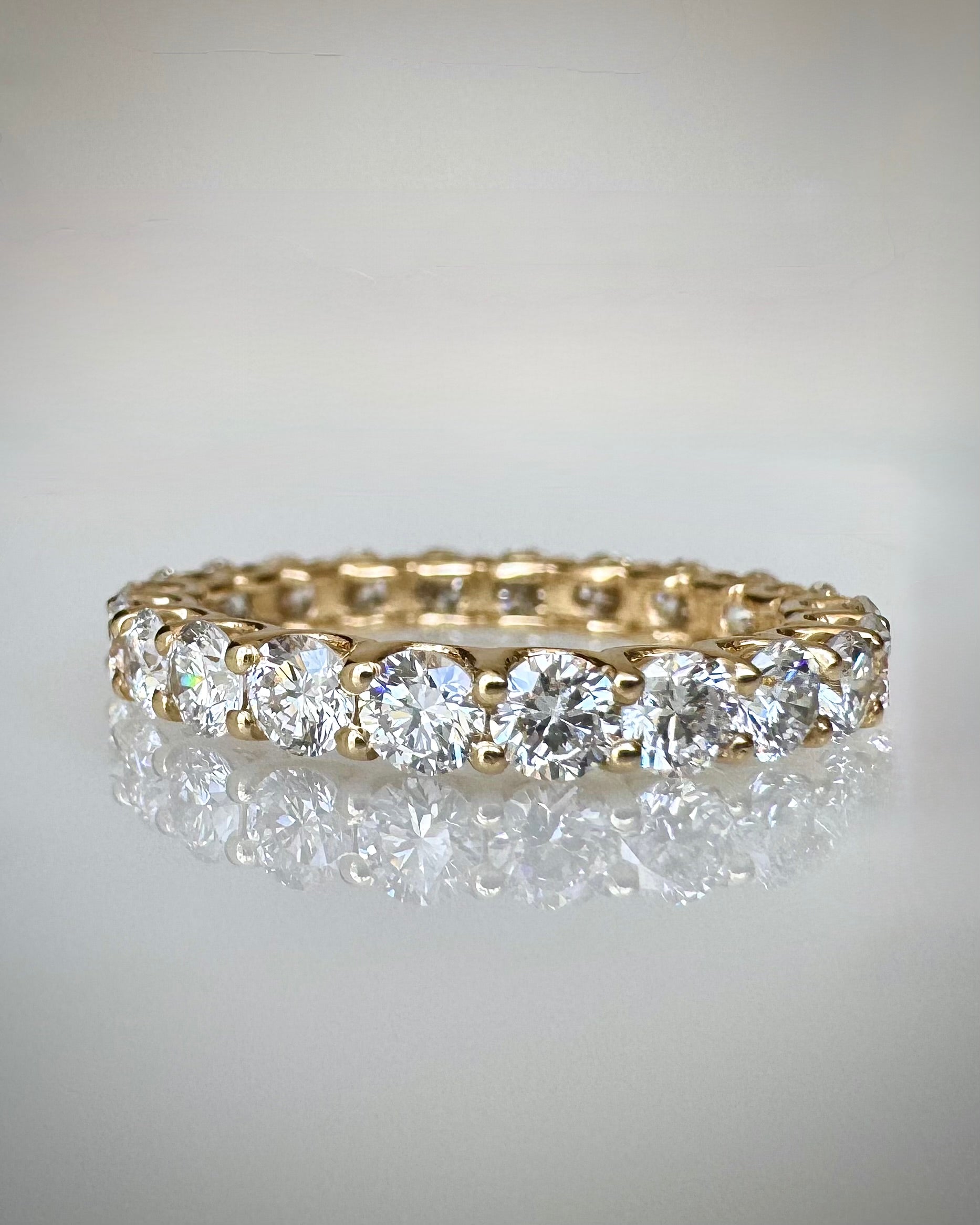 14K kultainen eternity-timanttisormus 2,18 ct