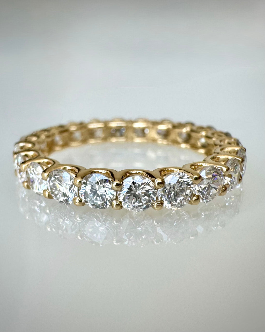 14K kultainen eternity-timanttisormus 2,18 ct