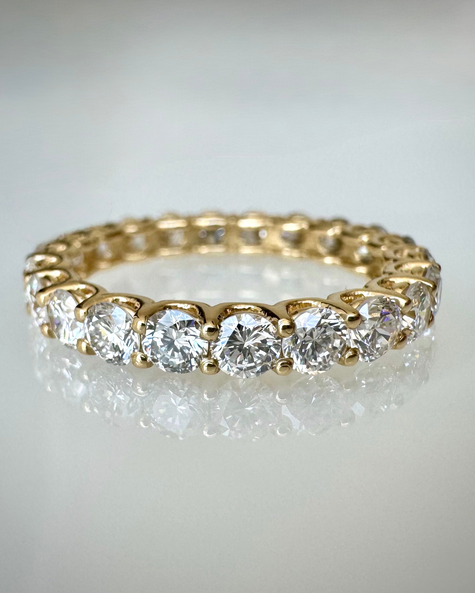 14K kultainen eternity-timanttisormus 2,18 ct