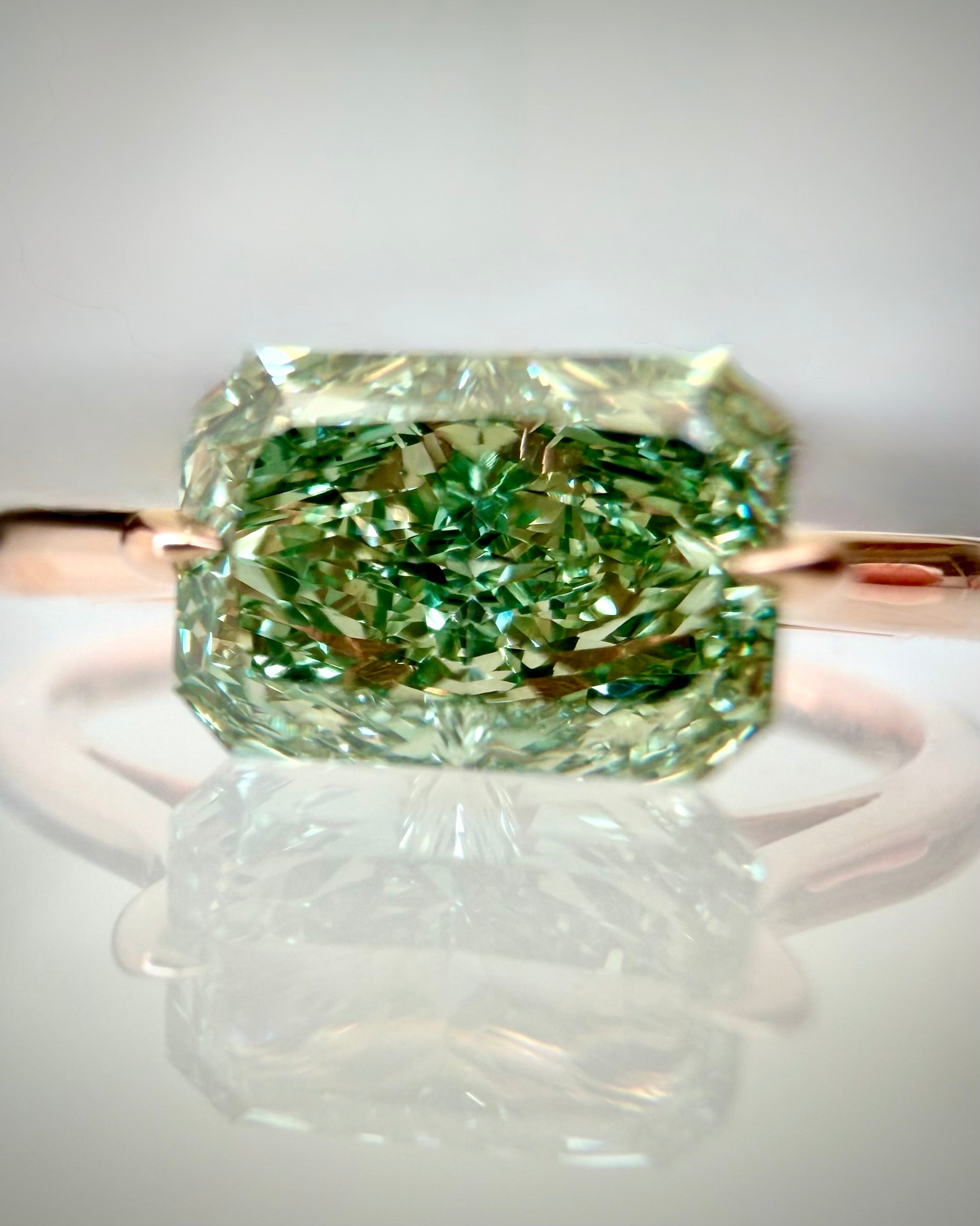 1,19 ct Fancy Vivid Green timanttisormus 14K ruusukulta