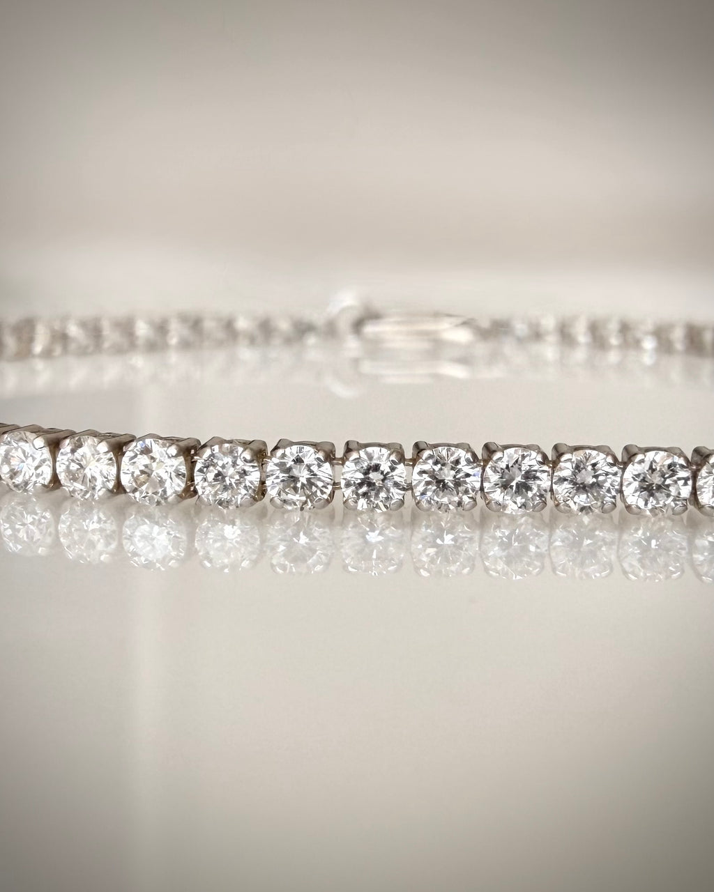 14K valkokultainen tennisrannekoru 3,27 ct