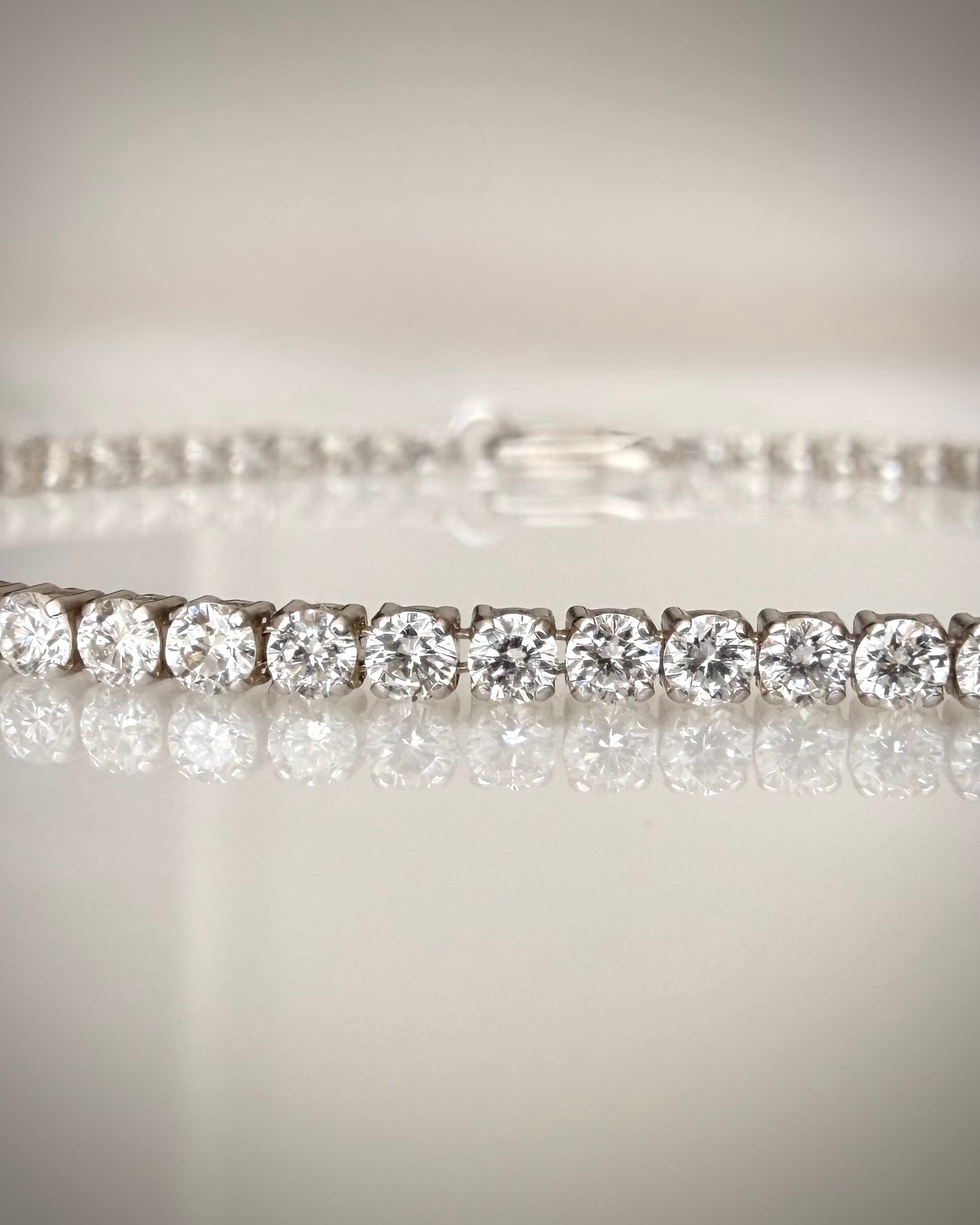 14K valkokultainen tennisrannekoru 3,27 ct