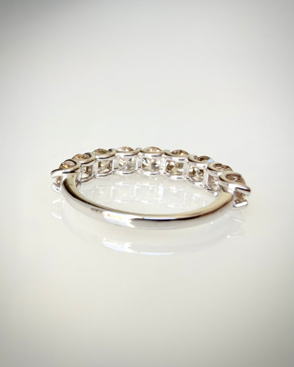 14K valkokultainen timanttirivisormus 2,00 ct