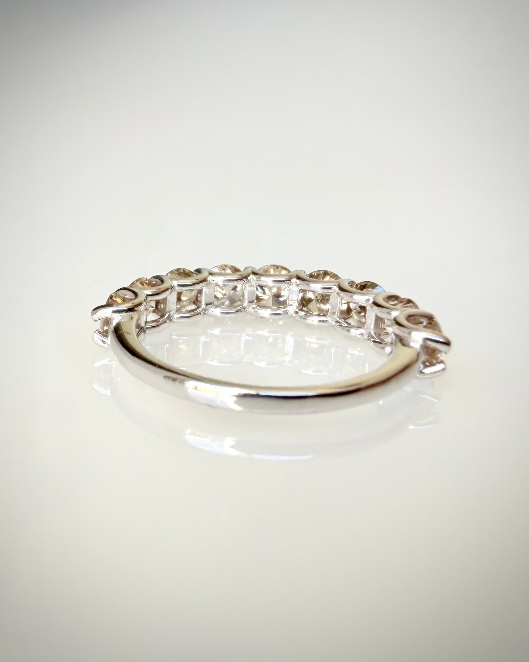 14K valkokultainen timanttirivisormus 2,00 ct