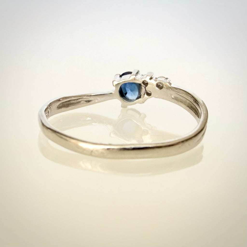 Platinasormus 0,23 ct Luonnonsafiiri & 0,03 ct Luonnontimantit