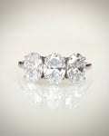 14K valkokultainen ovaali trilogy-timanttisormus 2,24 ct