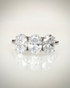 14K valkokultainen ovaali trilogy-timanttisormus 2,24 ct