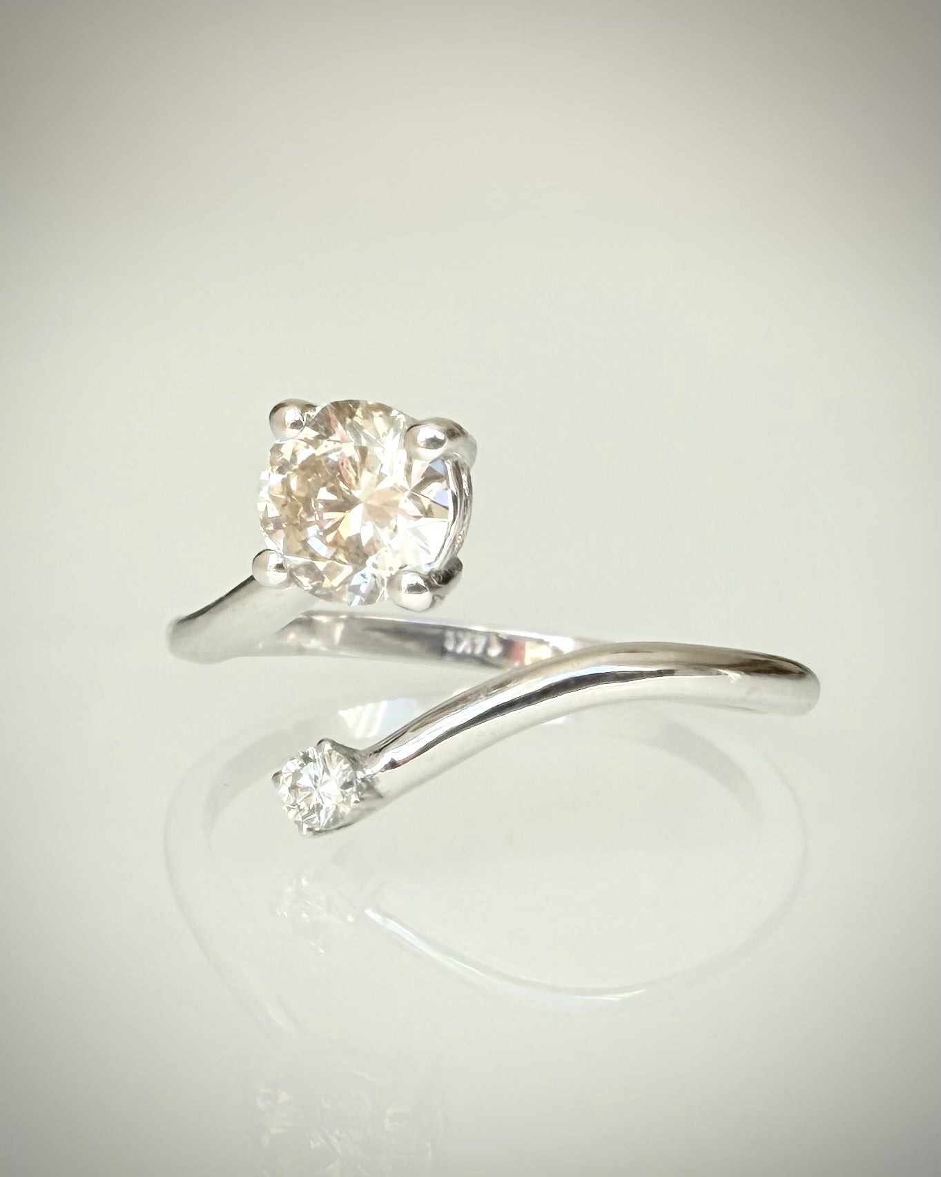 14K Valkokultainen Luonnontimanttisormus 0,76 ct