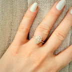 2,60 ct Pear Halo -timanttisormus – Hidden Halo – 14K keltakulta – IGI