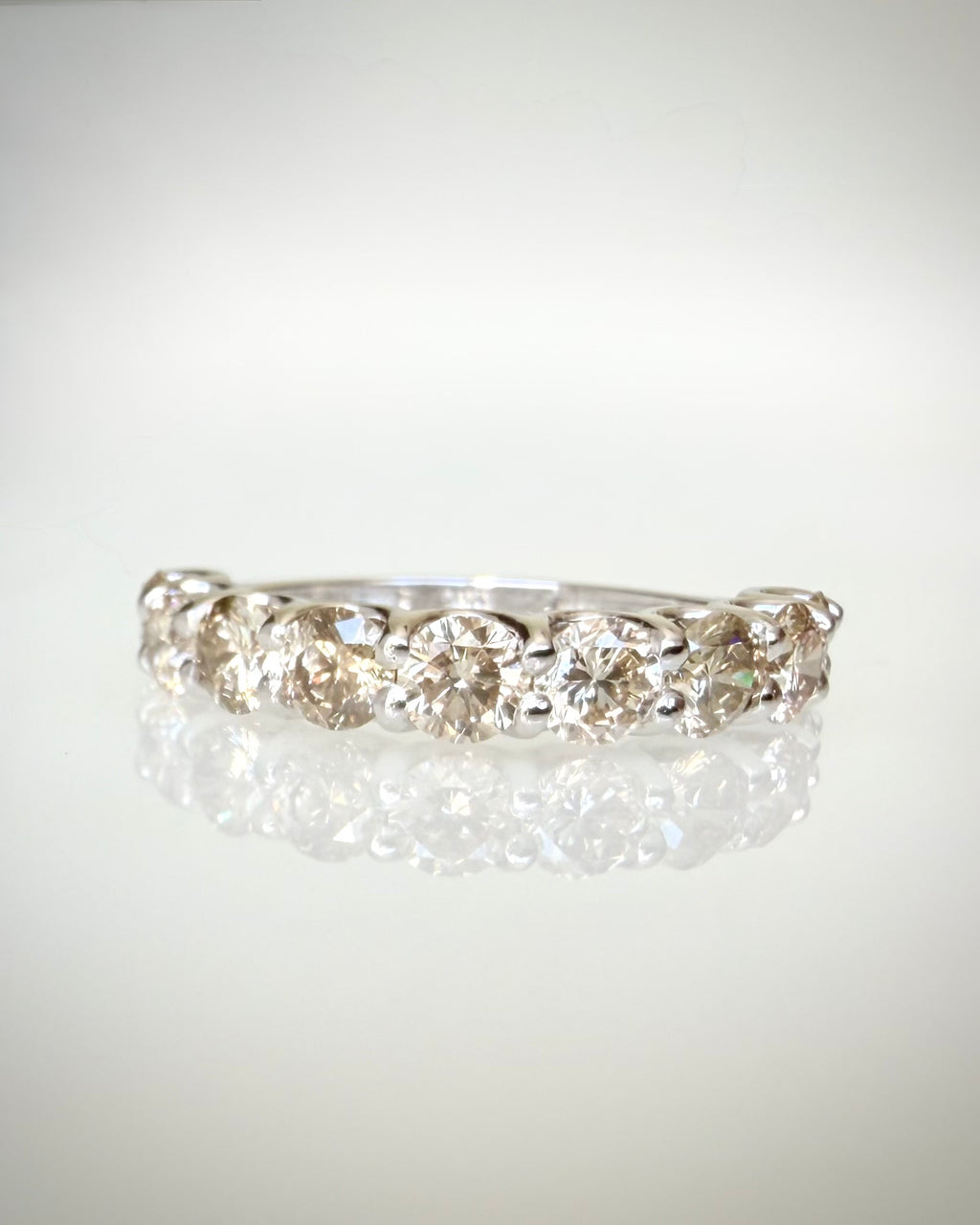 14K valkokultainen timanttirivisormus 2,00 ct