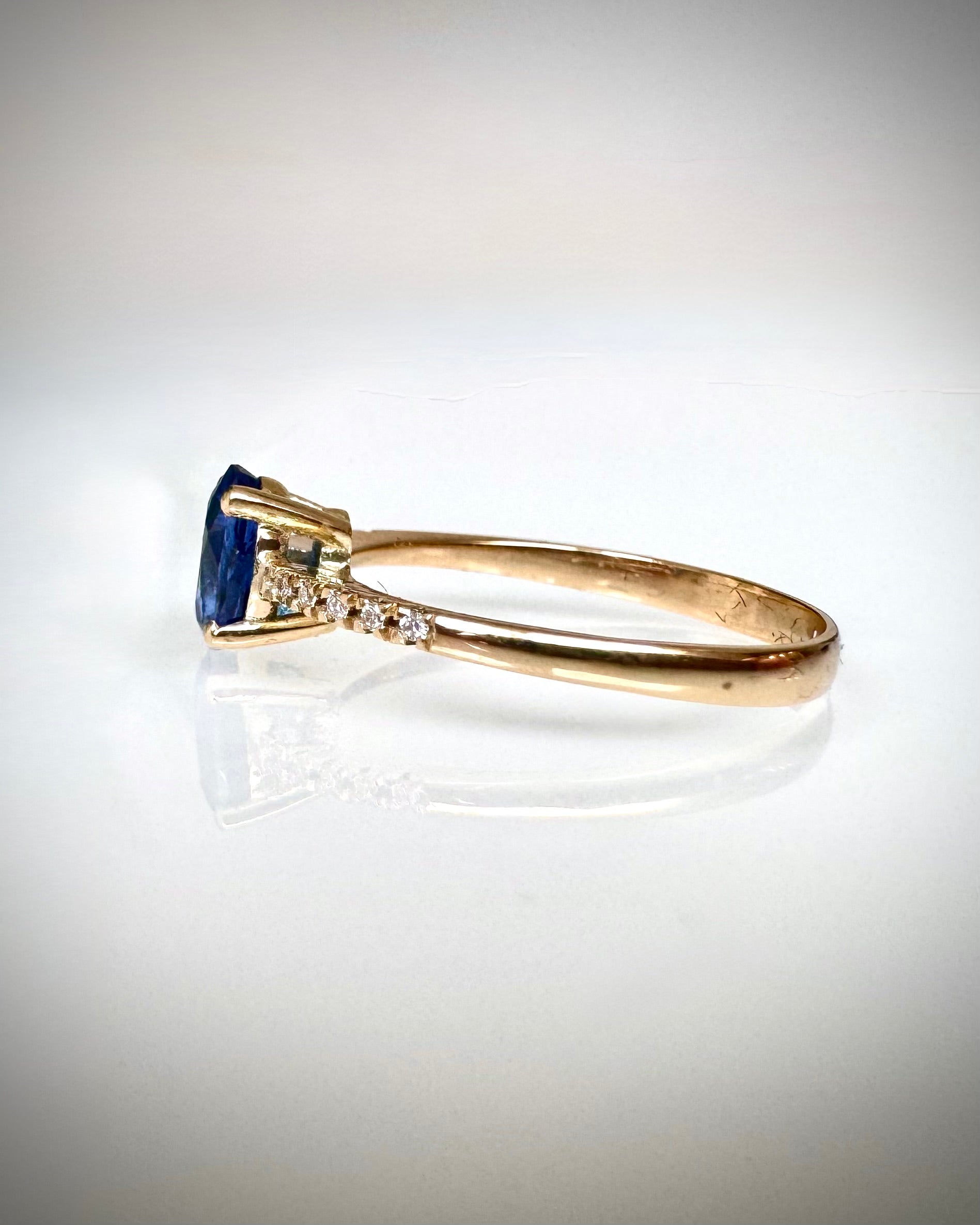 14K kultainen safiiri- ja timanttisormus 0,70 ct